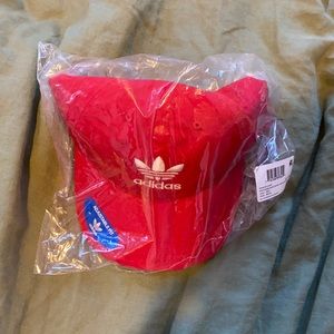 BNIB men’s adidas strap back in red